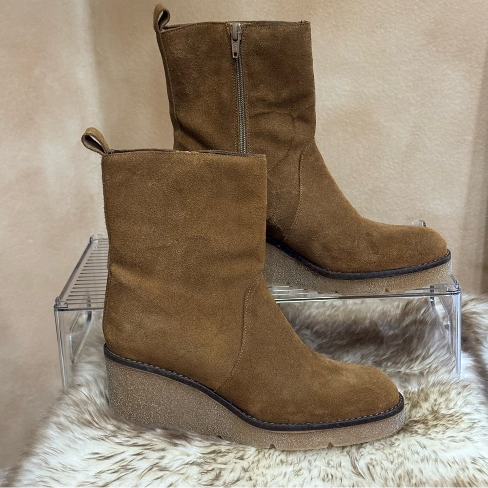 Bertuchi Women’s Suede boots
